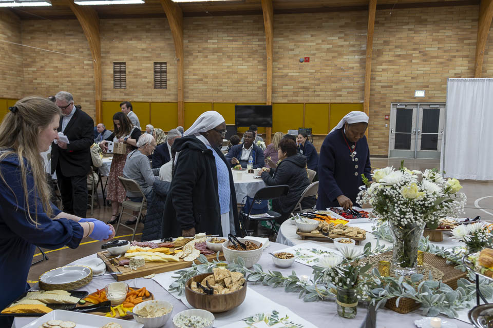 2026-StMary-EasterVigil (198 of 215).jpg